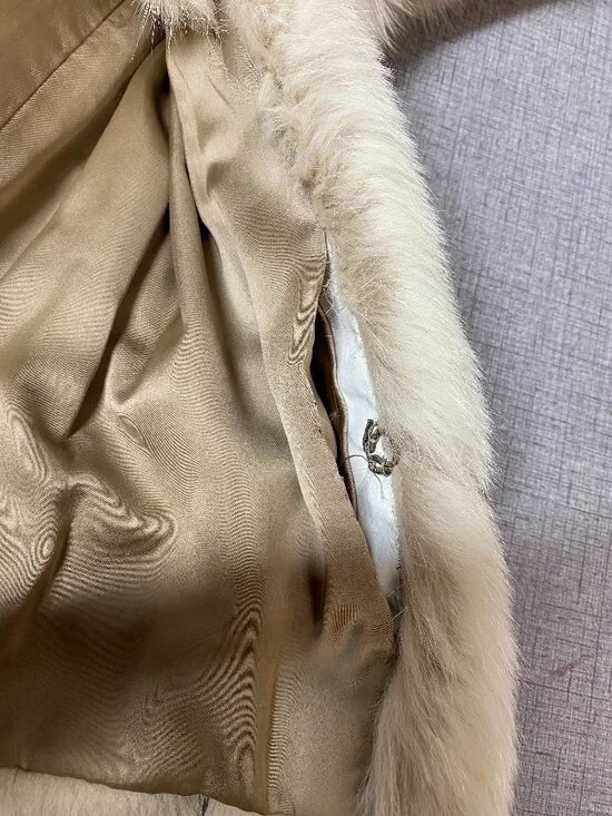 Vinatge NEIMAN MARCUS Fox Fur Coat - Picture 4 of 14